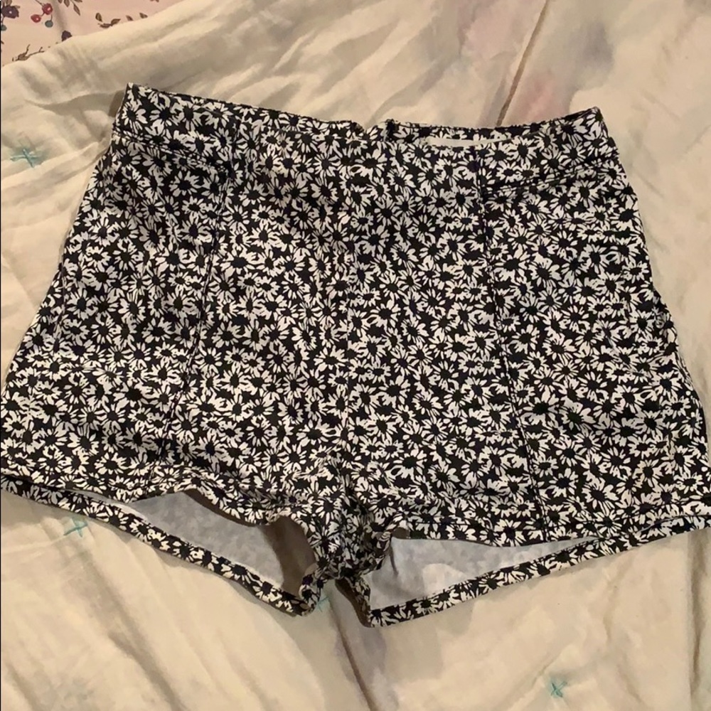 Floral High Waisted Shorts⭐️